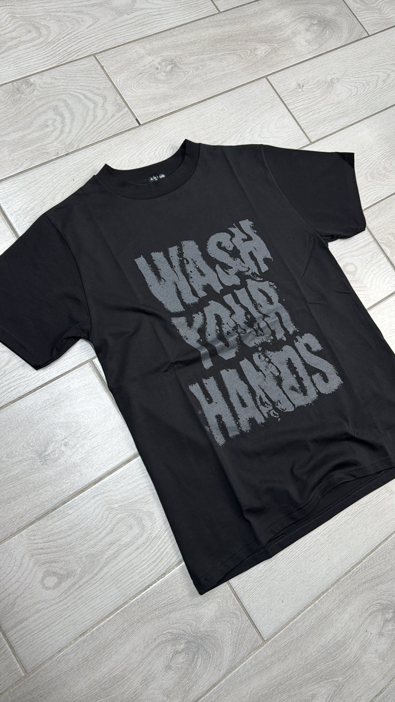 T-Shirt Wash yours hands